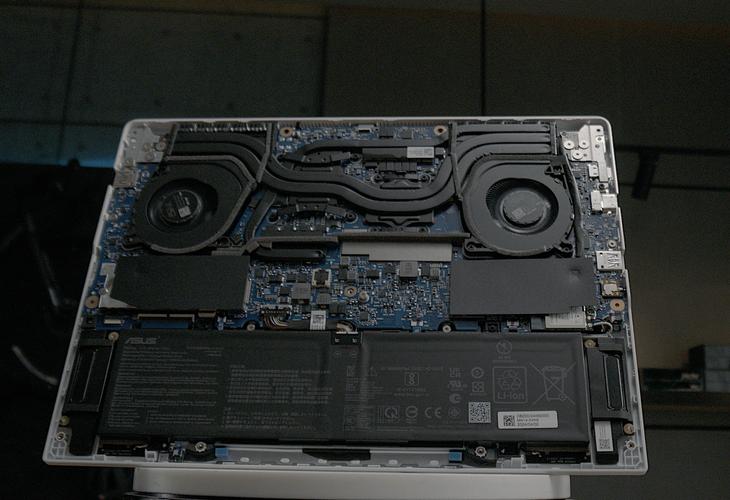 AMD銳龍AI 9領銜，2.5K 165Hz電競屏加持 華碩天選Air全線拉滿的次世代游戲本